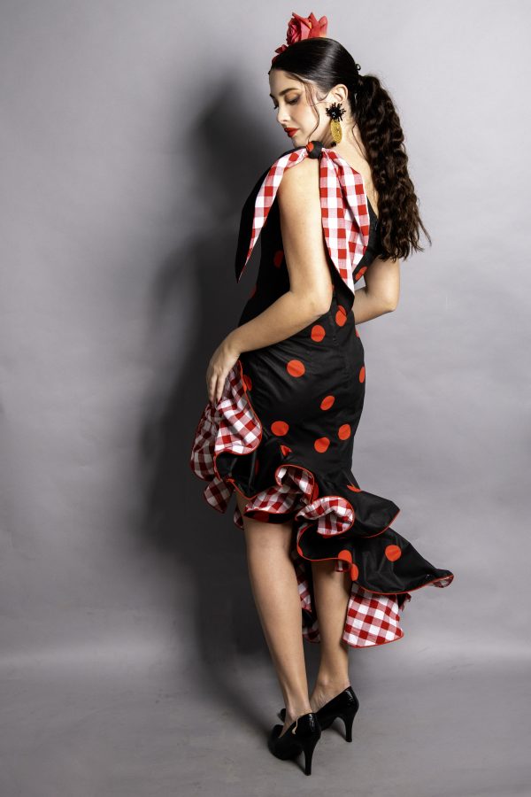 Vestido negro lunares rojos