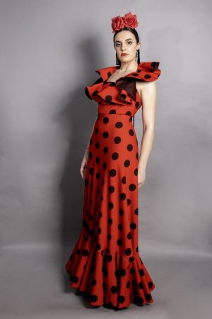 Vestido flamenca rojo lunares negros espalda al aire